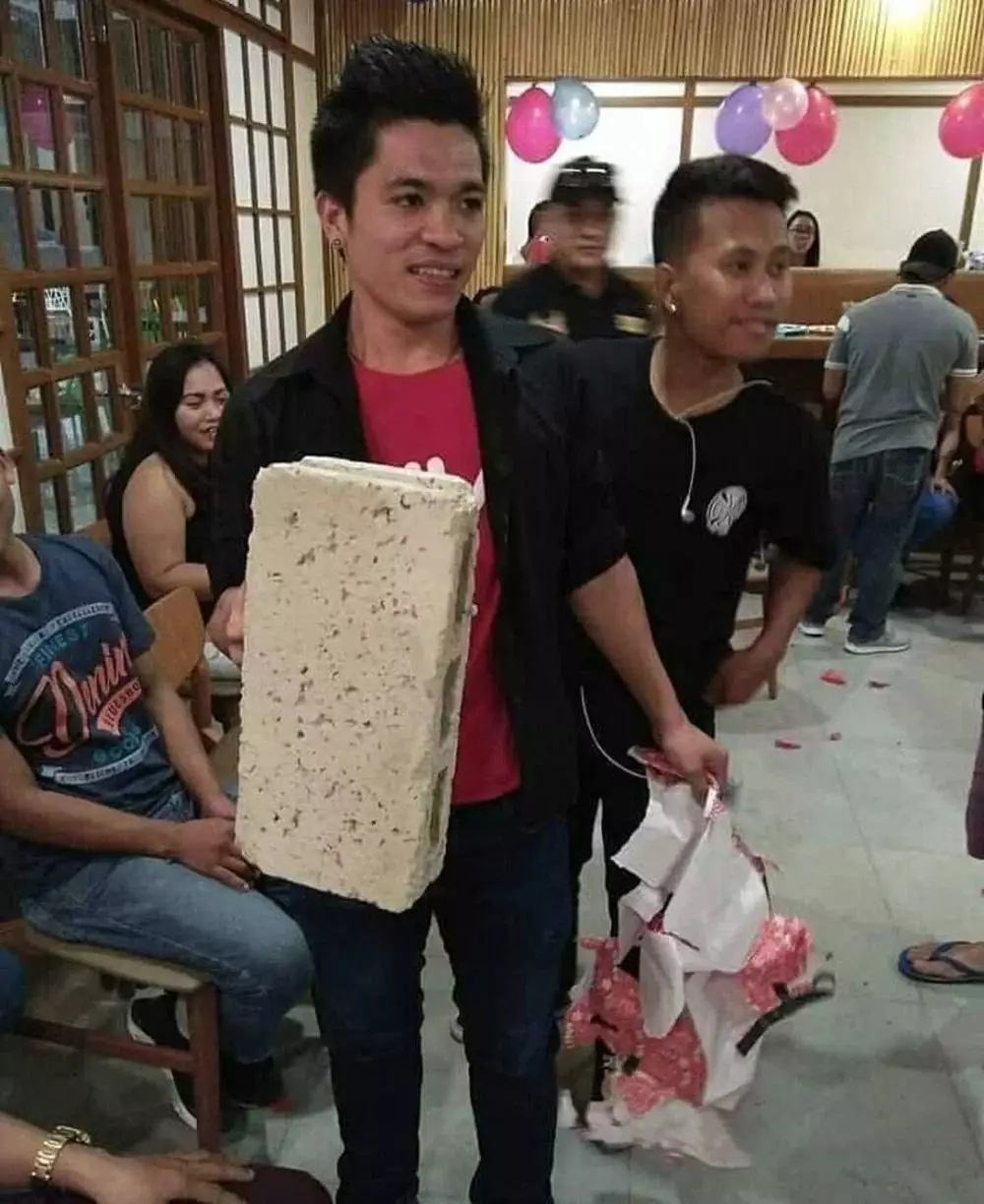 potret hadiah tapi bentuknya aneh-aneh © berbagai sumber potret hadiah tapi bentuknya aneh-aneh © berbagai sumber