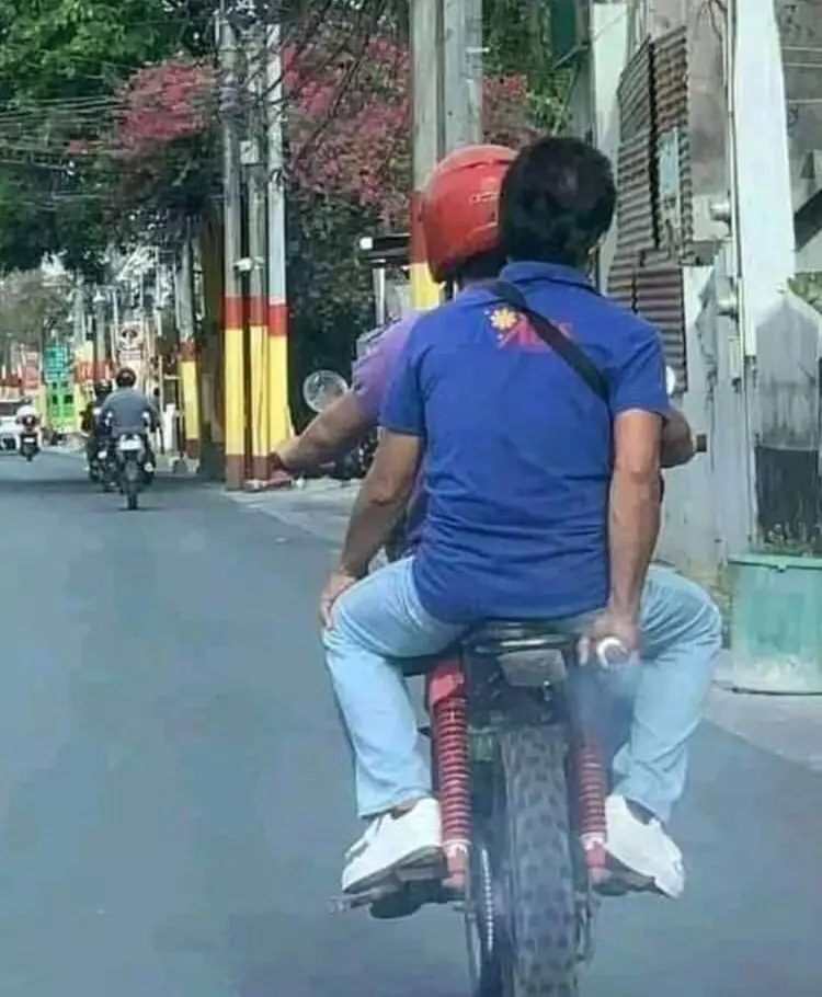 orang waktu di jalan momennya lucu © berbagai sumber