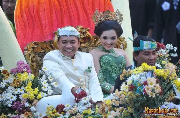 Momen ngunduh mantu penyanyi © berbagai sumber