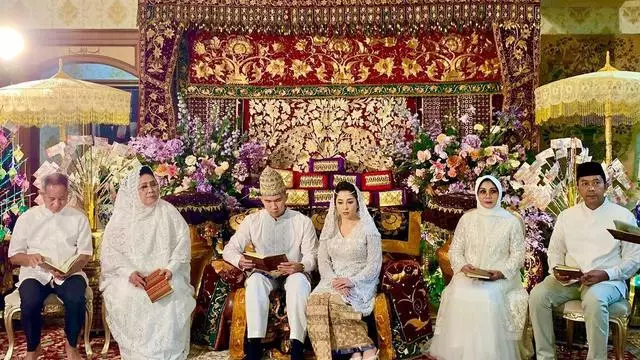 Momen syukuran 4 bulanan pesinetron © berbagai sumber Momen syukuran 4 bulanan pesinetron © berbagai sumber