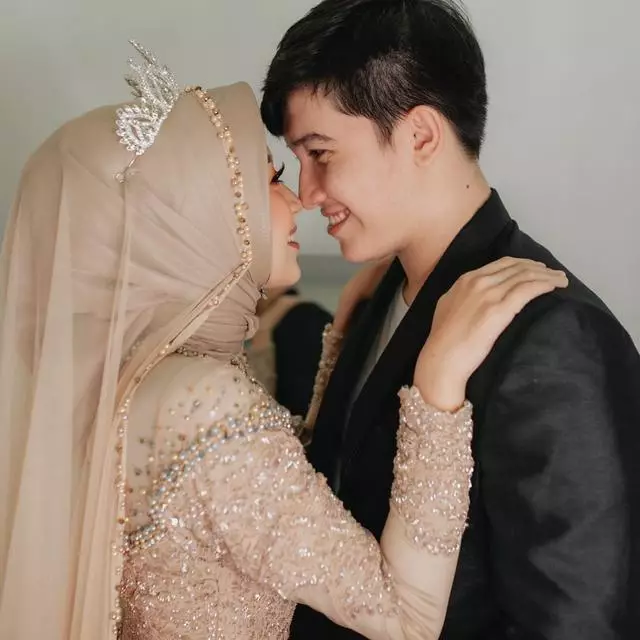 Momen pernikahan mantan pesinetron cilik © berbagai sumber Momen pernikahan mantan pesinetron cilik © berbagai sumber