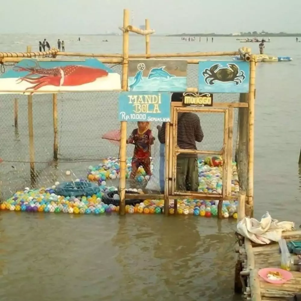 potret lucu melawan normal © berbagai sumber