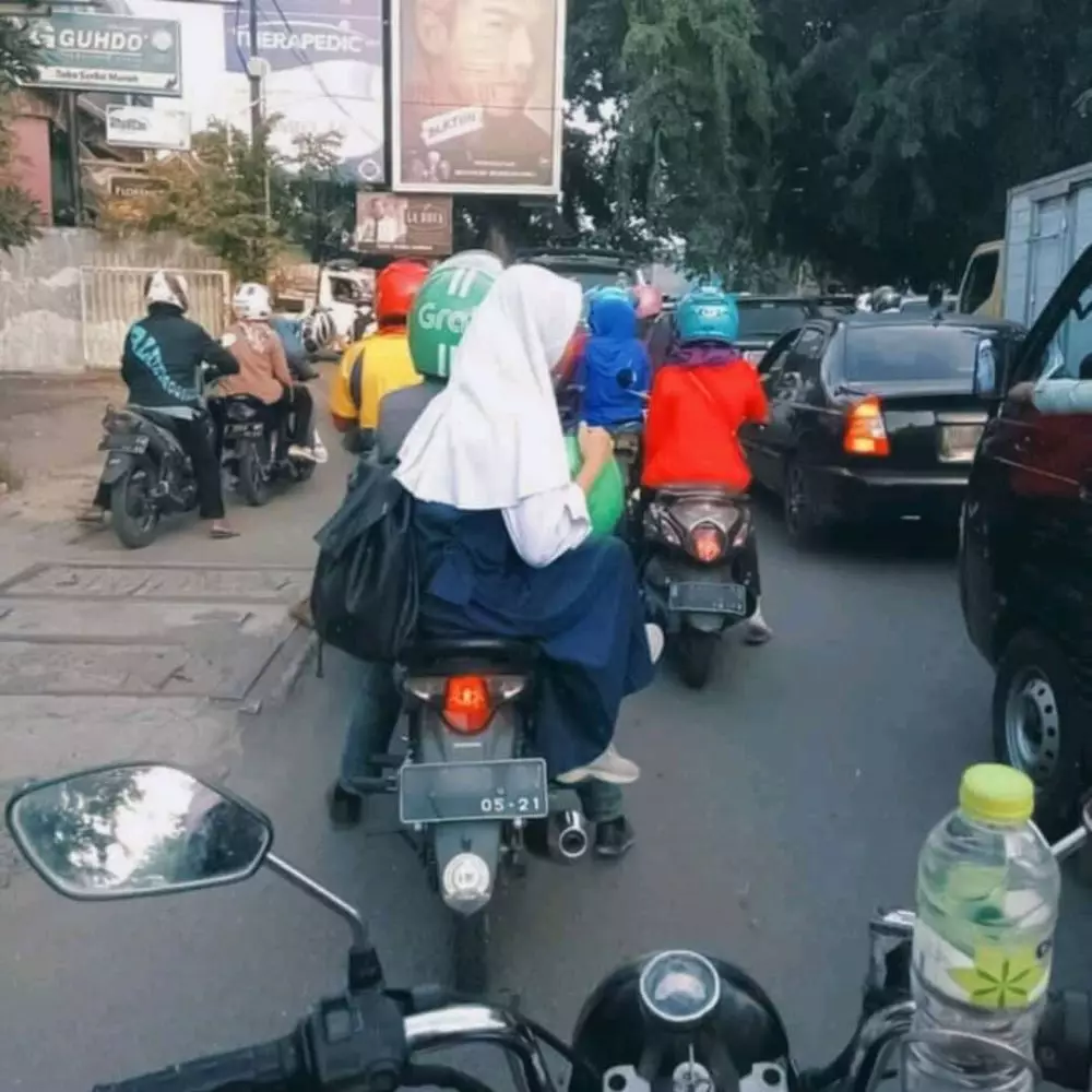 potret lucu melawan normal © berbagai sumber