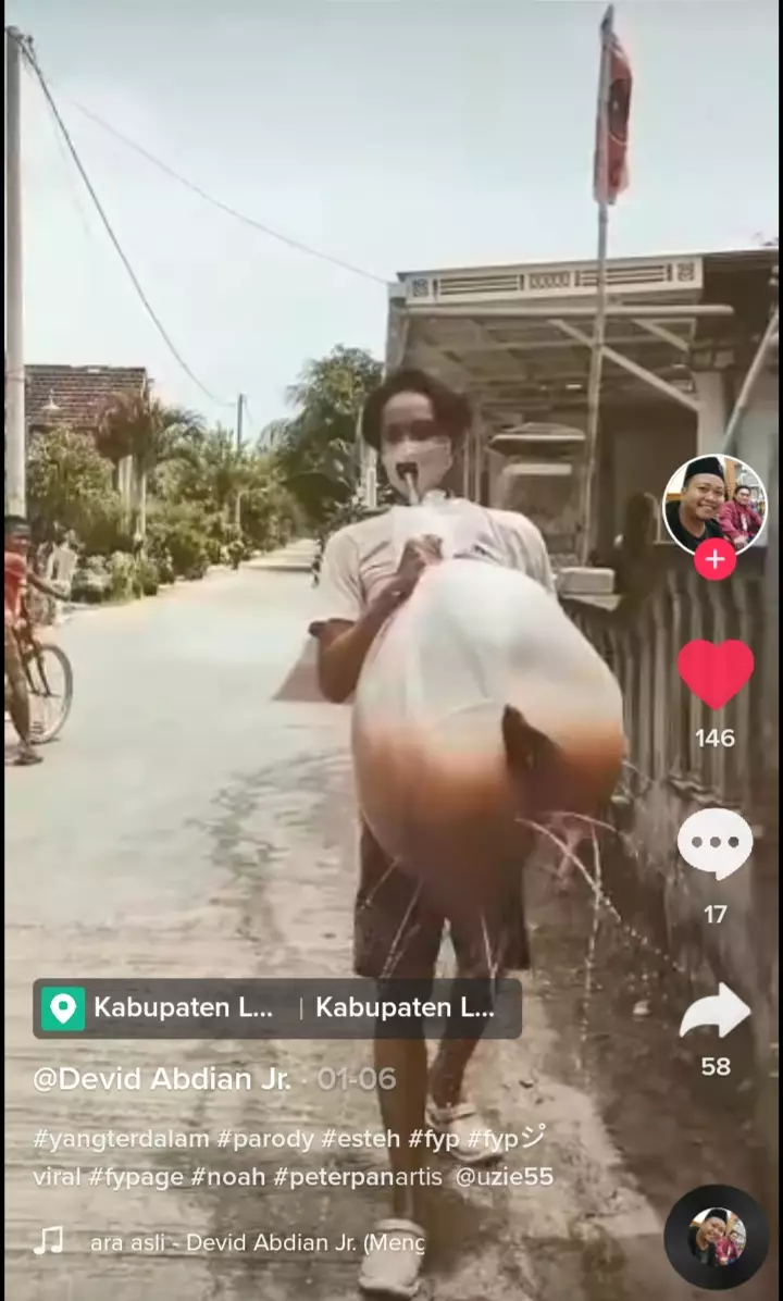 potret absurd es teh plastikan  © 2022 berbagai sumber