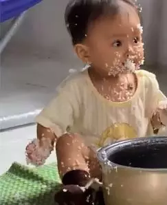 potret kocak kelakuan polos bocah cilik © 2022 berbagai sumber