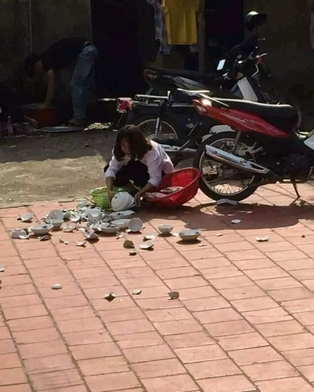 kebanyakan melamun bikin senyum tipis © berbagai sumber kebanyakan melamun bikin senyum tipis © berbagai sumber