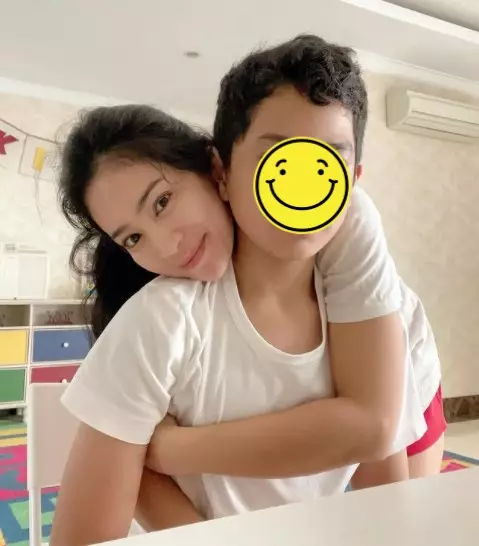 Gaya sederhana Bunga Zainal di keseharian © berbagai sumber