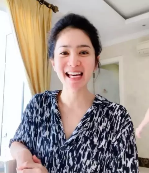 Gaya sederhana Bunga Zainal di keseharian © berbagai sumber