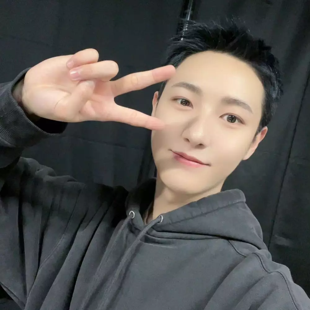 Potret terbaru Renjun NCT © berbagai sumber Potret terbaru Renjun NCT © berbagai sumber