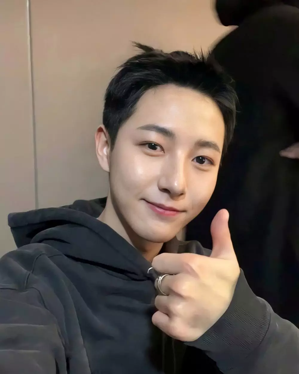 Potret terbaru Renjun NCT © berbagai sumber Potret terbaru Renjun NCT © berbagai sumber