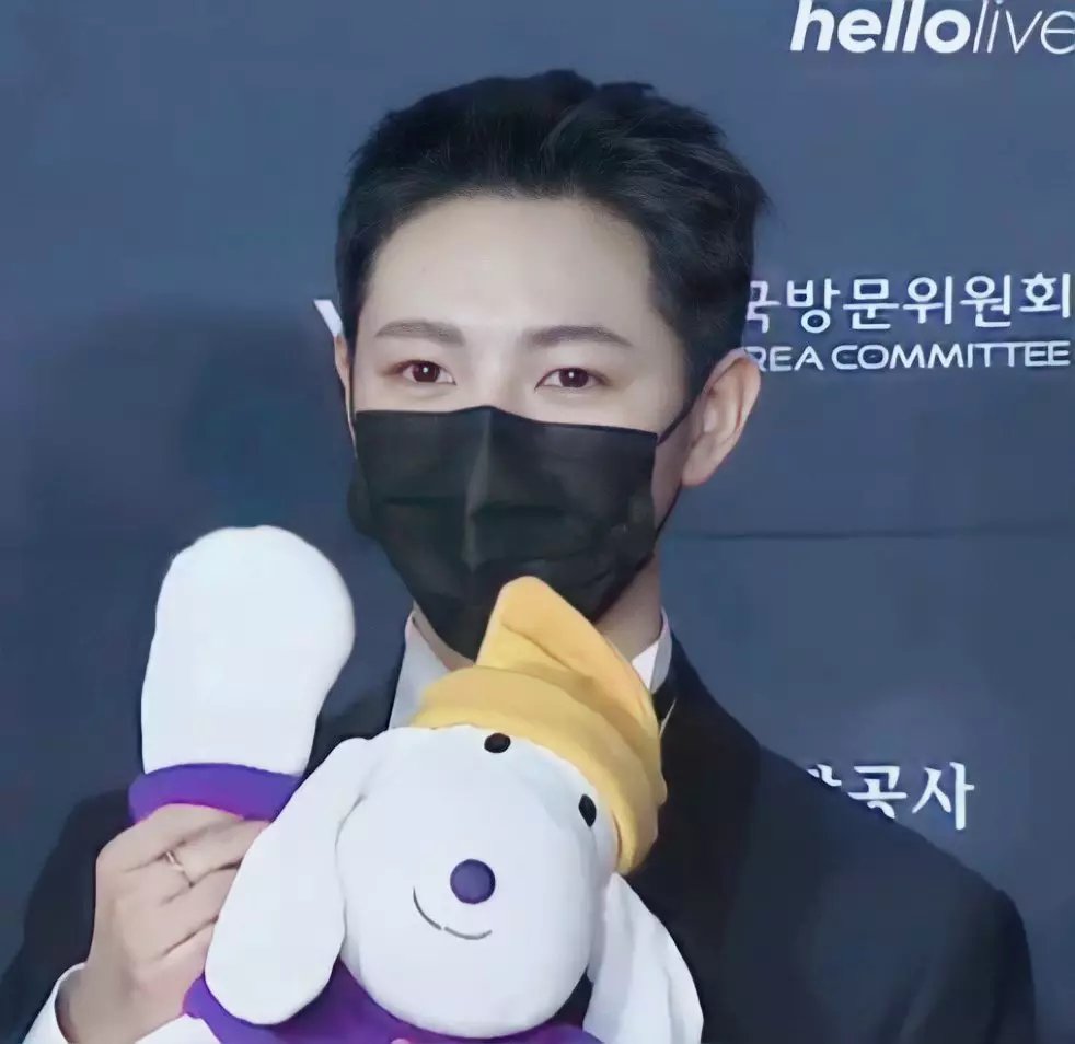 Potret terbaru Renjun NCT © berbagai sumber Potret terbaru Renjun NCT © berbagai sumber