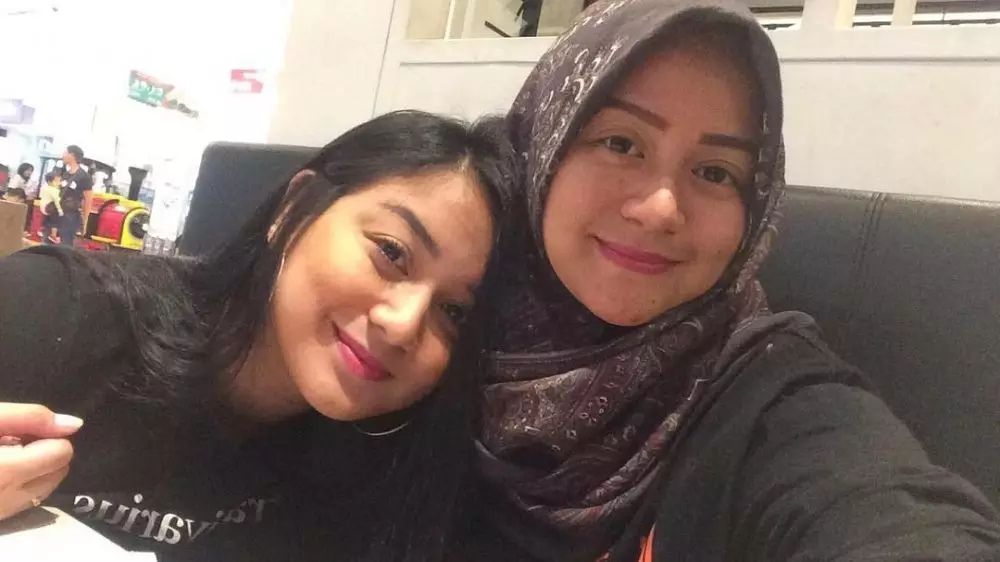 Potret kompak 8 pedangdut bareng adik Instagram Potret kompak 8 pedangdut bareng adik Instagram