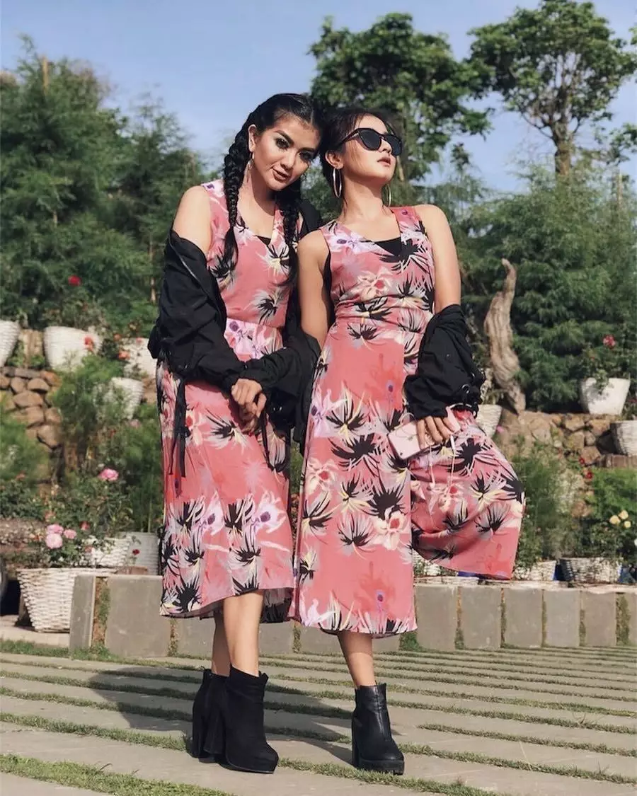 Potret kompak 8 pedangdut bareng adik Instagram Potret kompak 8 pedangdut bareng adik Instagram