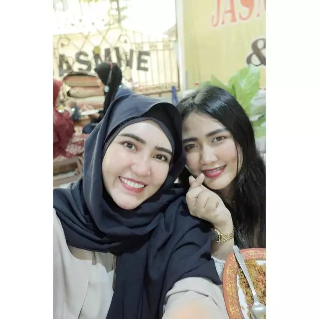 Potret kompak 8 pedangdut bareng adik Instagram Potret kompak 8 pedangdut bareng adik Instagram