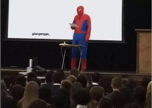 potret kocak orang pakai outif nyeleneh © 2022 berbagai sumber 