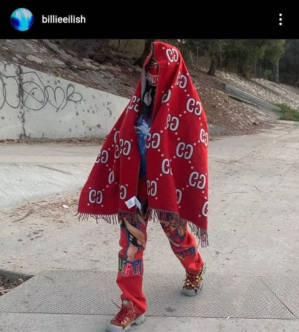 potret kocak orang pakai outif nyeleneh © 2022 berbagai sumber 