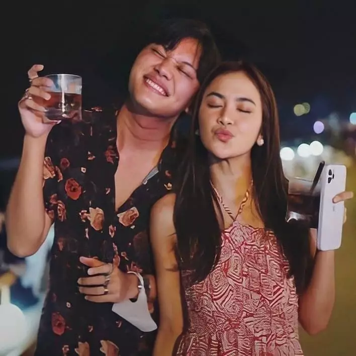 potret mesra rizky febian dan mahalini © berbagai sumber potret mesra rizky febian dan mahalini © berbagai sumber