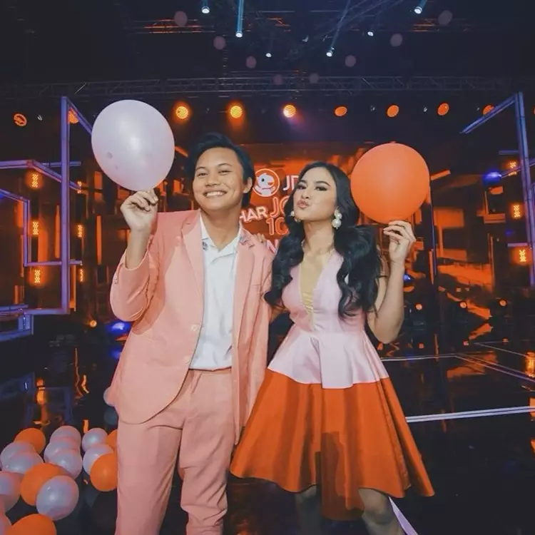 potret mesra rizky febian dan mahalini © berbagai sumber potret mesra rizky febian dan mahalini © berbagai sumber