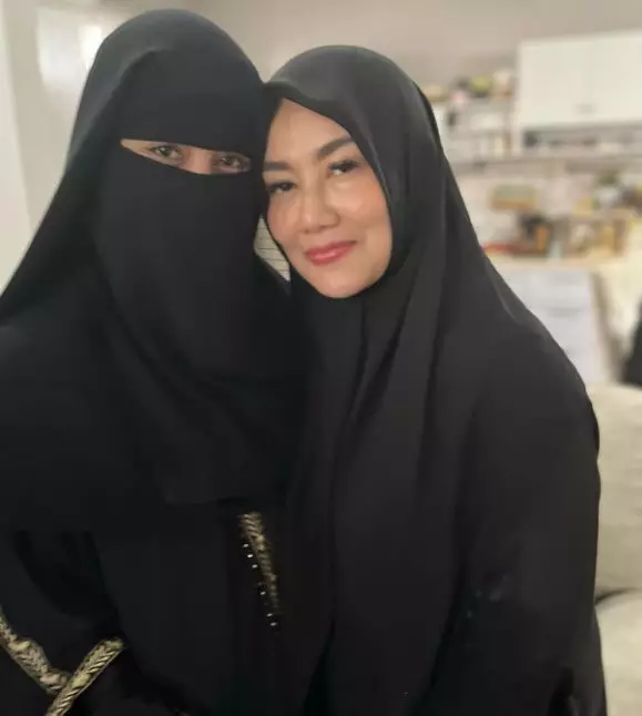 Reza Artamevia tampil berhijab © Instagram Reza Artamevia tampil berhijab © Instagram