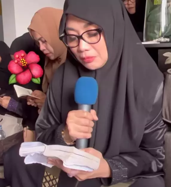 Reza Artamevia tampil berhijab © Instagram Reza Artamevia tampil berhijab © Instagram