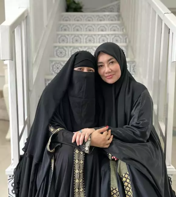 Reza Artamevia tampil berhijab © Instagram Reza Artamevia tampil berhijab © Instagram