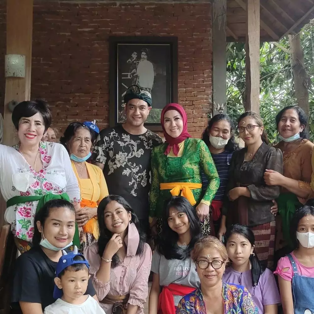 Ferry Irawan bertemu keluarga besar Venna Melinda di Bali © Instagram