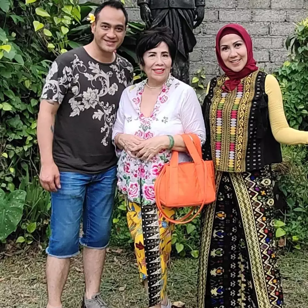 Ferry Irawan bertemu keluarga besar Venna Melinda di Bali © Instagram