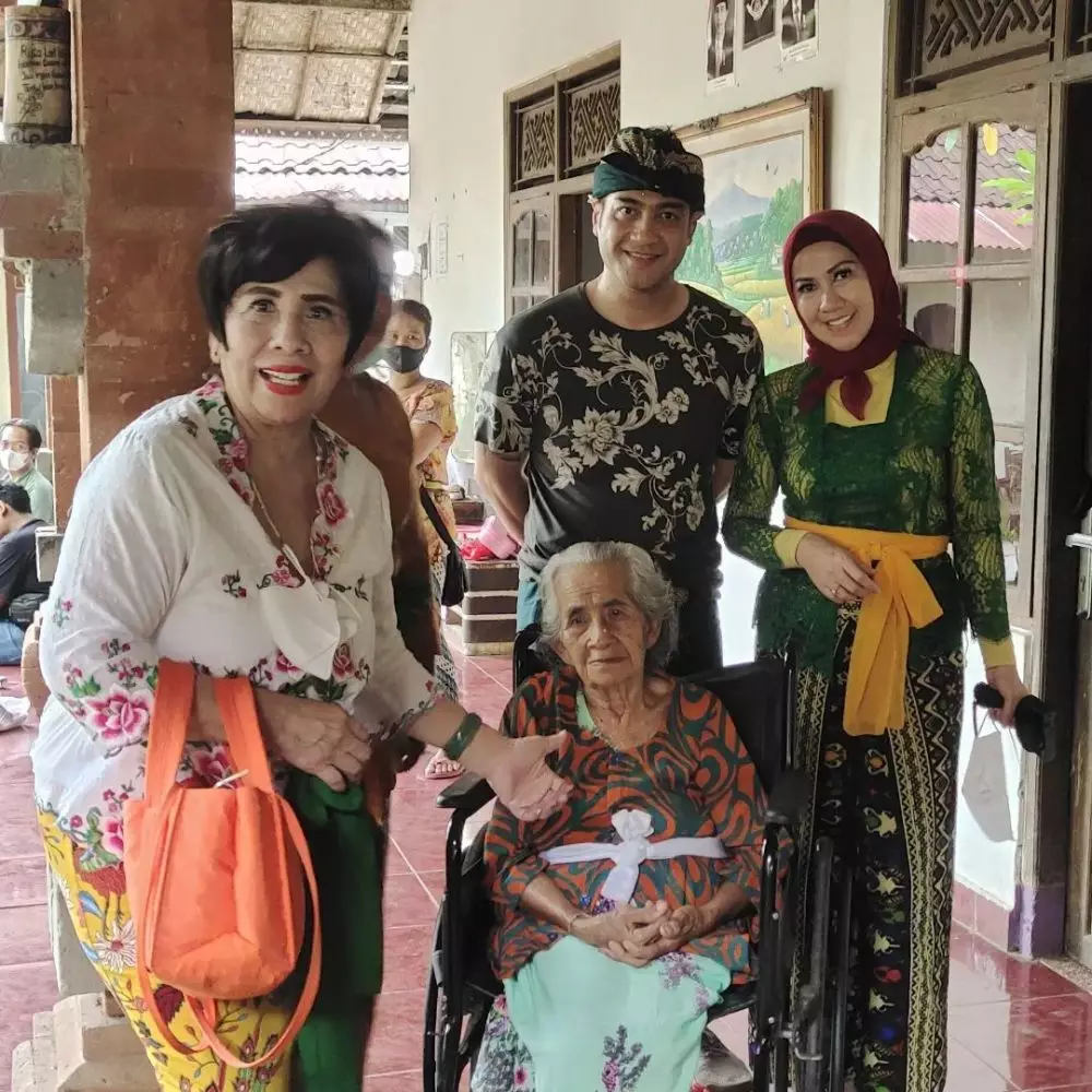 Ferry Irawan bertemu keluarga besar Venna Melinda di Bali © Instagram