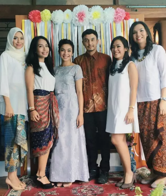 Momen lamaran seleb jebolan Abang None Jakarta © berbagai sumber