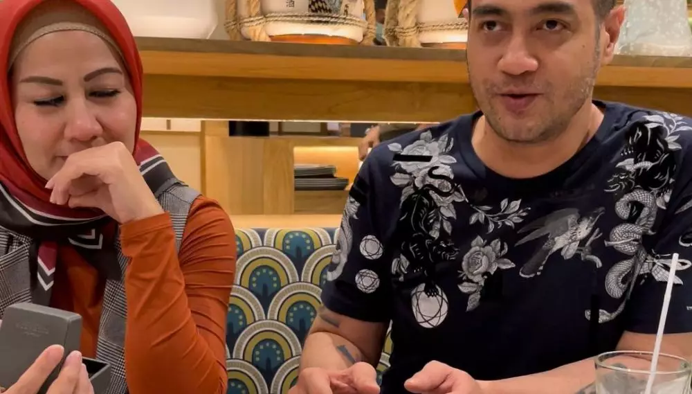 Momen lamaran seleb jebolan Abang None Jakarta © berbagai sumber