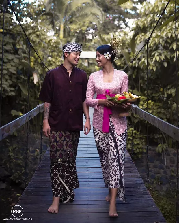 Prewedding seleb pakai adat Bali © Instagram