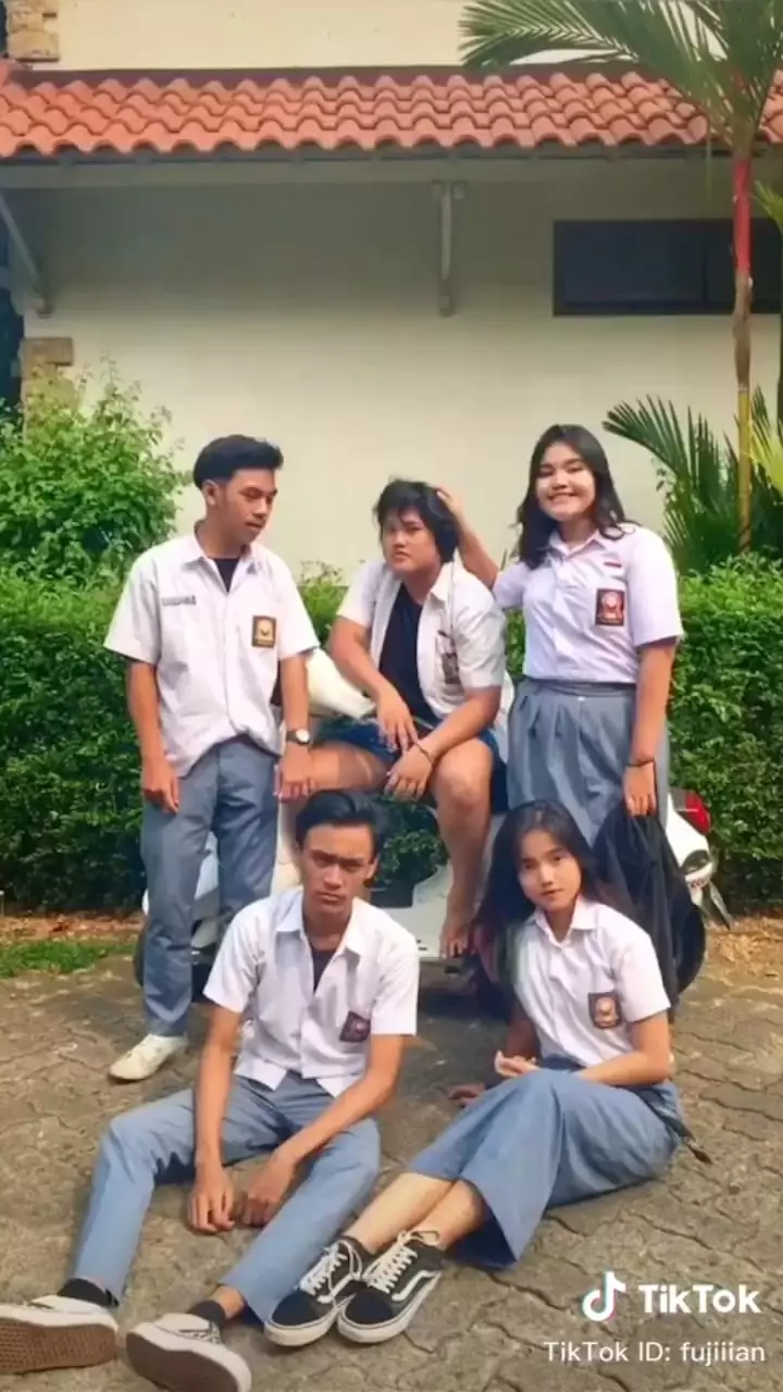 potret lawas fuji bareng geng sma © berbagai sumber potret lawas fuji bareng geng sma © berbagai sumber