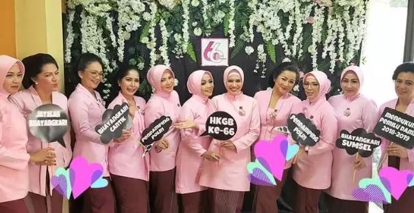 Angel Ibrahim jadi ibu bhayangkari © Instagram Angel Ibrahim jadi ibu bhayangkari © Instagram