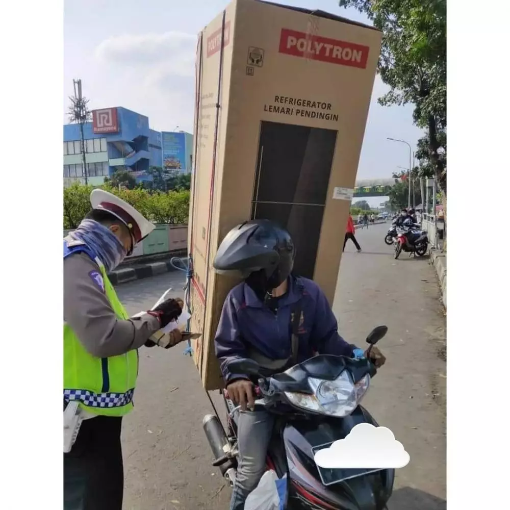 driver ojek online bawa barang pelanggan © Instagram driver ojek online bawa barang pelanggan © Instagram