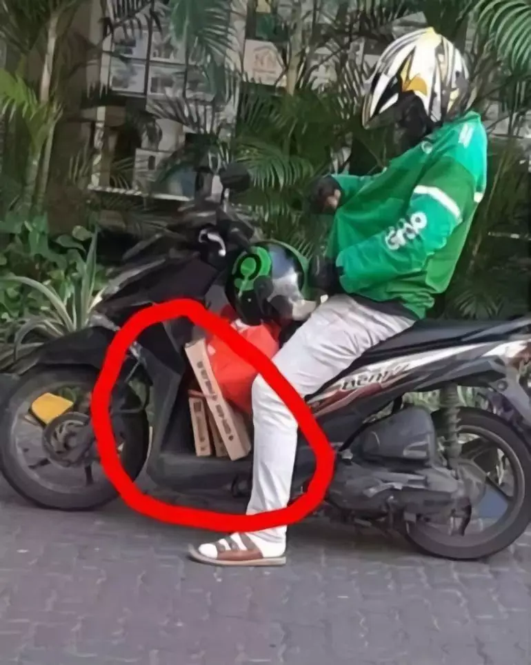driver ojek online bawa barang pelanggan © Instagram driver ojek online bawa barang pelanggan © Instagram