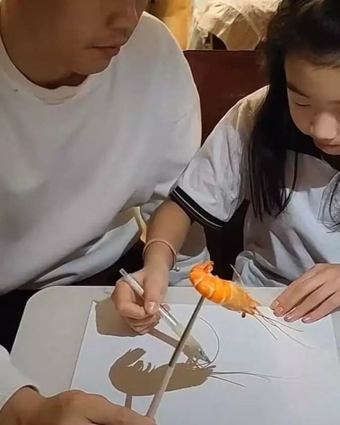 cara nyeleneh menjiplak gambar lucu © Instagram