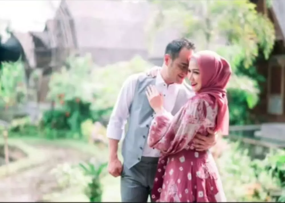 Gaya prewedding terbaru Venna Melinda & Ferry Irawan © 2022 brilio.net