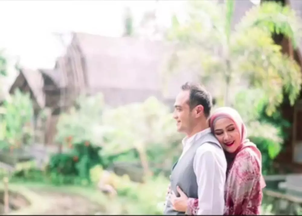 Gaya prewedding terbaru Venna Melinda & Ferry Irawan © 2022 brilio.net