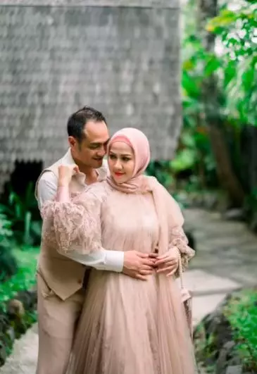 Gaya prewedding terbaru Venna Melinda & Ferry Irawan © 2022 brilio.net