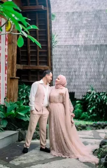 Gaya prewedding terbaru Venna Melinda & Ferry Irawan © 2022 brilio.net