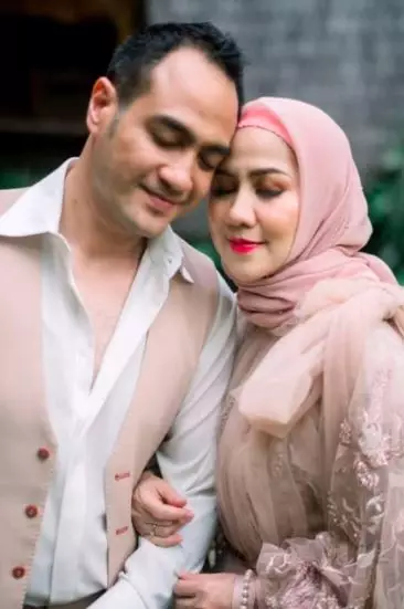 Gaya prewedding terbaru Venna Melinda & Ferry Irawan © 2022 brilio.net