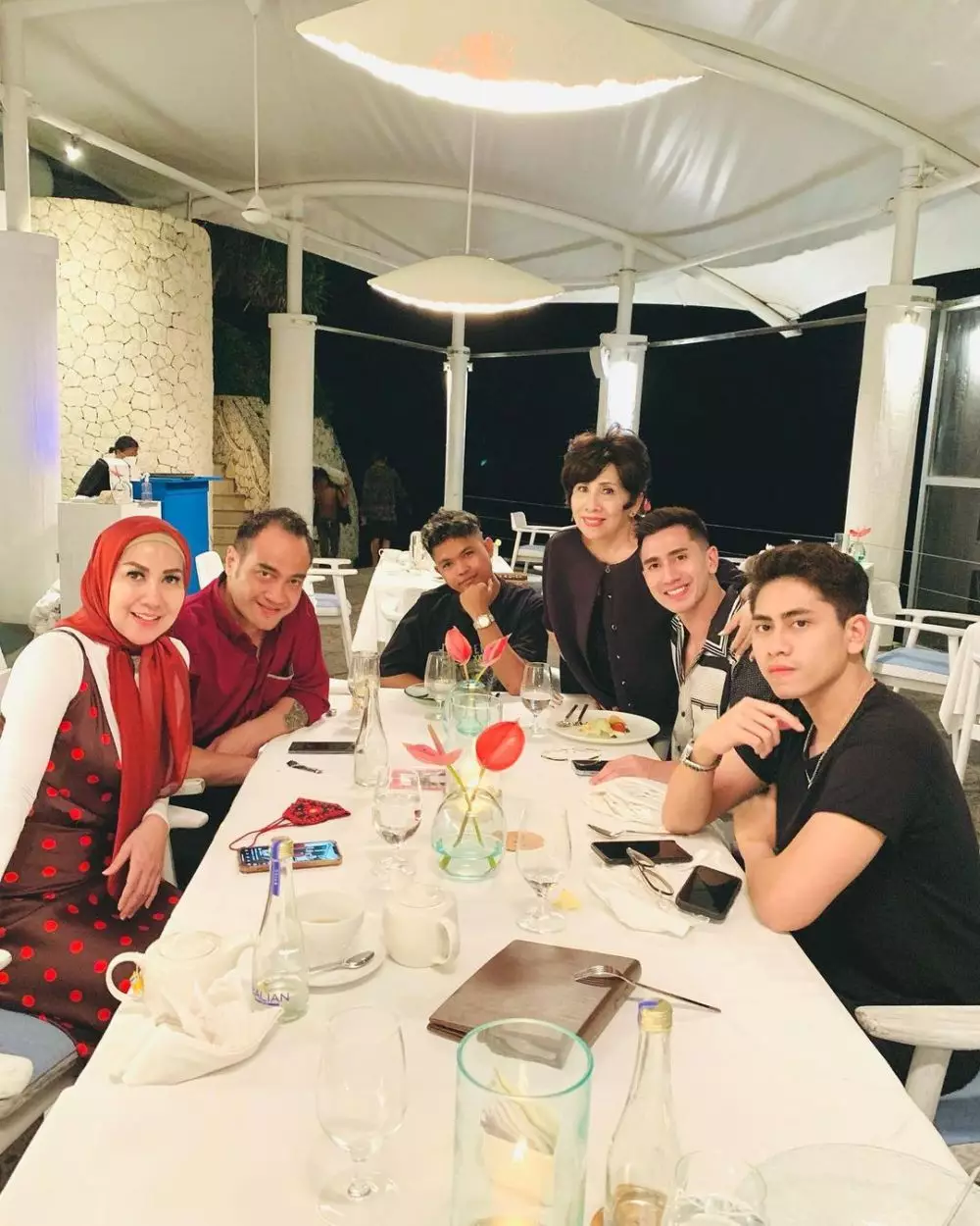 potret kedekatan ferry irawan dan ibu venna melinda © instagram potret kedekatan ferry irawan dan ibu venna melinda © instagram