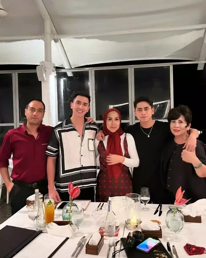potret kedekatan ferry irawan dan ibu venna melinda © instagram potret kedekatan ferry irawan dan ibu venna melinda © instagram