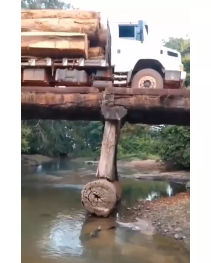 bangunan di jalan malah bikin bingung © Instagram bangunan di jalan malah bikin bingung © Instagram