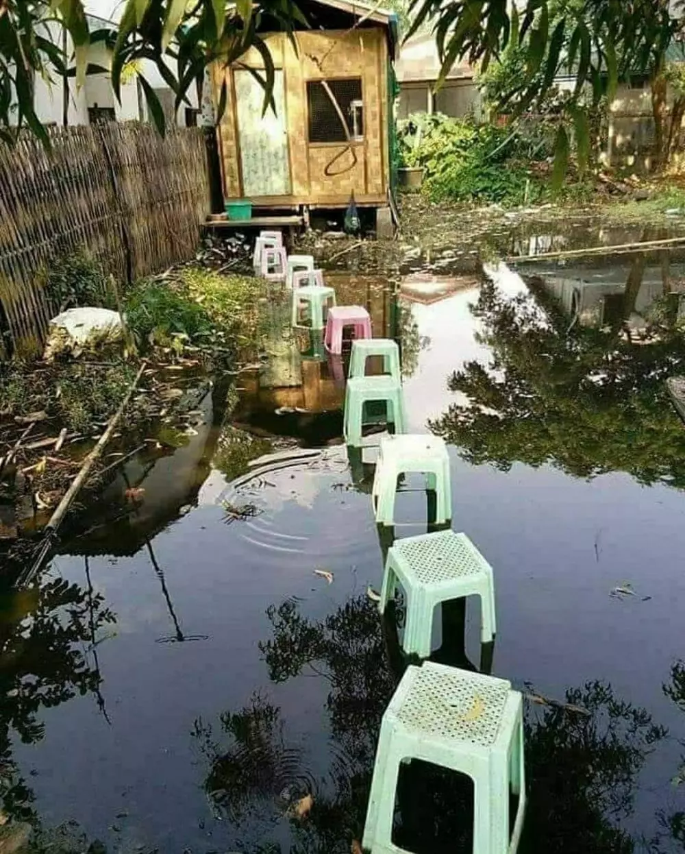 bangunan di jalan malah bikin bingung © Instagram bangunan di jalan malah bikin bingung © Instagram