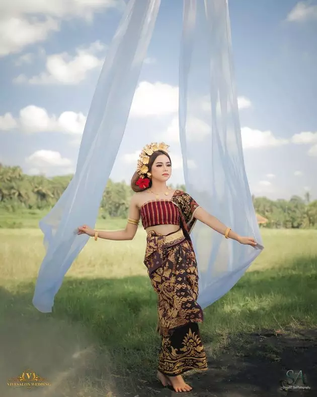 potret pedangdut pakai busana adat bali © instagram