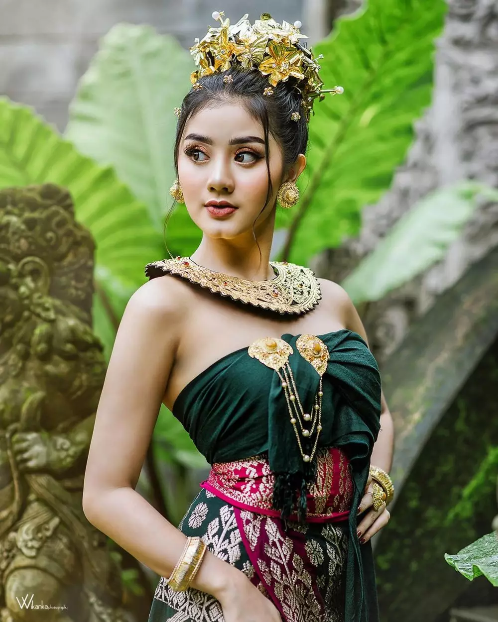 potret pedangdut pakai busana adat bali © instagram