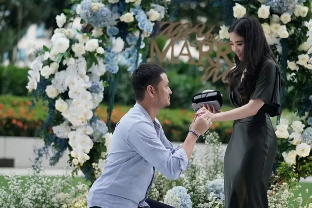 Momen Jessica Tanoe dilamar Jonathan © Instagram Momen Jessica Tanoe dilamar Jonathan © Instagram