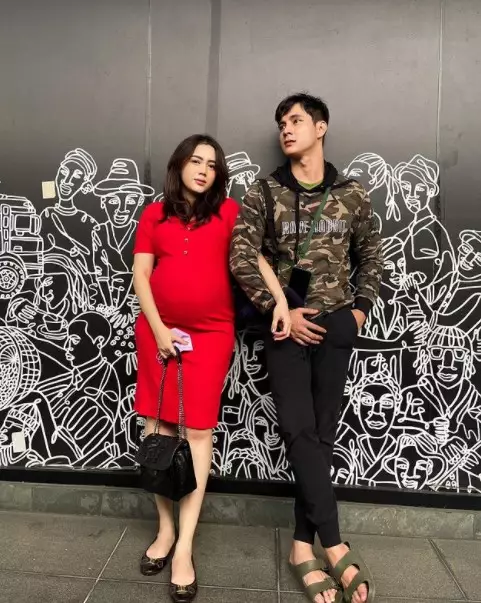 potret Carlo Milk jadi suami siaga © Instagram