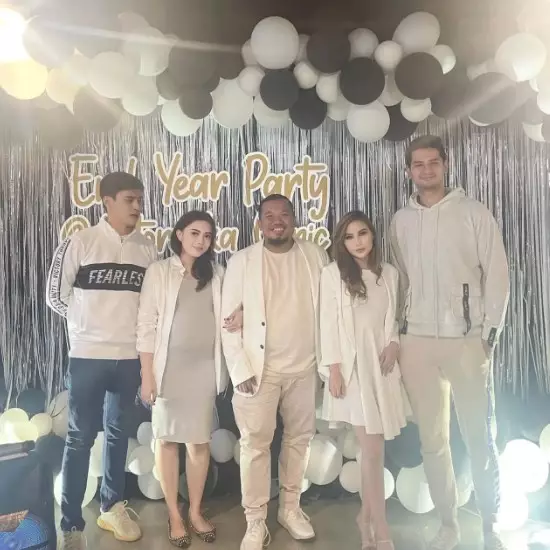 potret Carlo Milk jadi suami siaga © Instagram